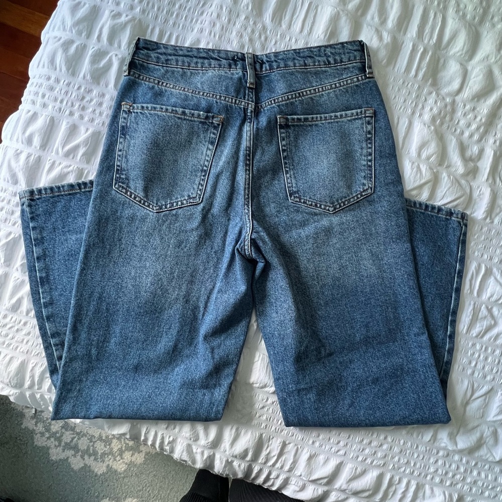 Forever 21 ripped knee jeans - Picture 2 of 3